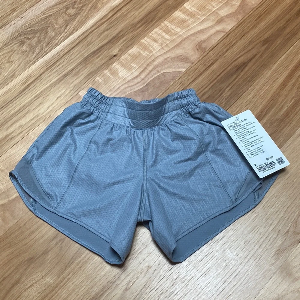 NWT Lululemon Hotty Hot LR Shorts - Picture 3 of 8